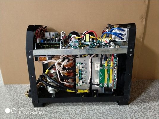 80% Ciclo de trabajo nominal 40 °C Máquina de soldadura de arco de inversor ZX7-630 para una larga vida útil